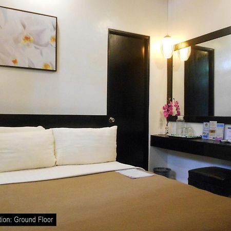One Crescent Place Hotel Balabag  Bagian luar foto
