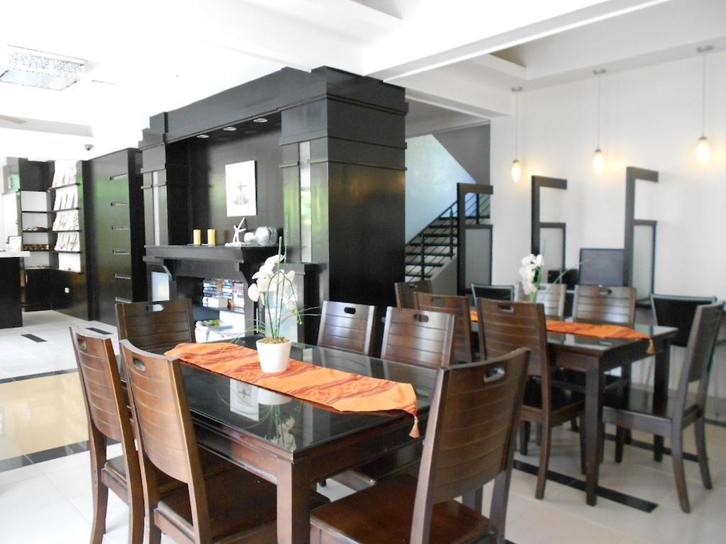 One Crescent Place Hotel Balabag  Bagian luar foto