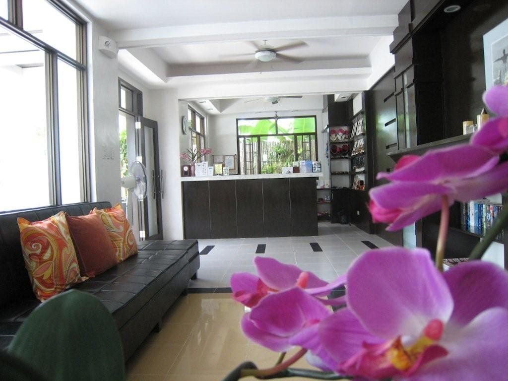 One Crescent Place Hotel Balabag  Bagian luar foto