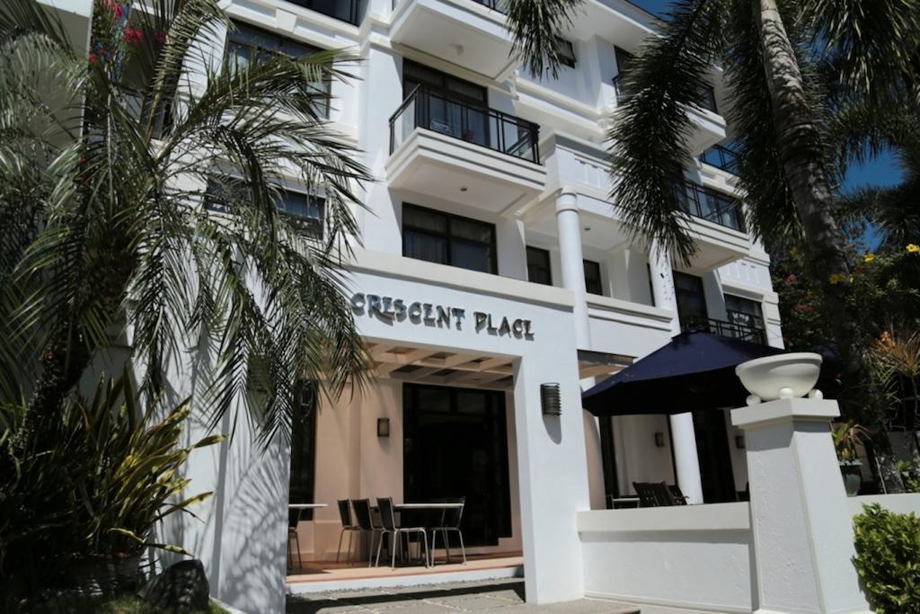 One Crescent Place Hotel Balabag  Bagian luar foto