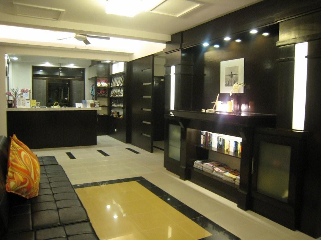 One Crescent Place Hotel Balabag  Bagian luar foto