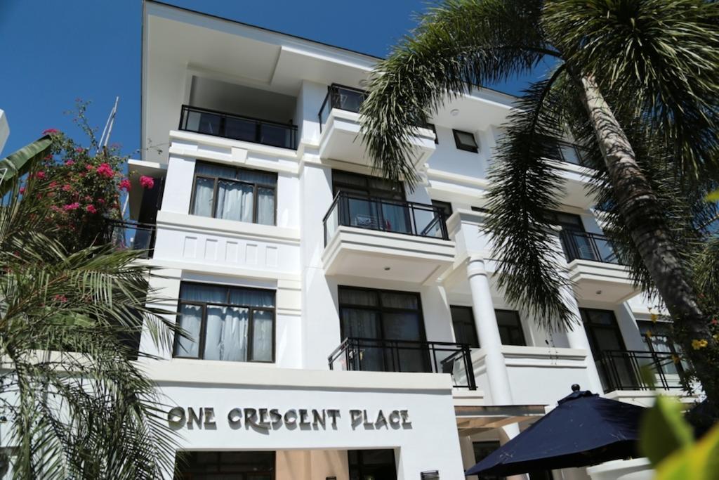 One Crescent Place Hotel Balabag  Bagian luar foto