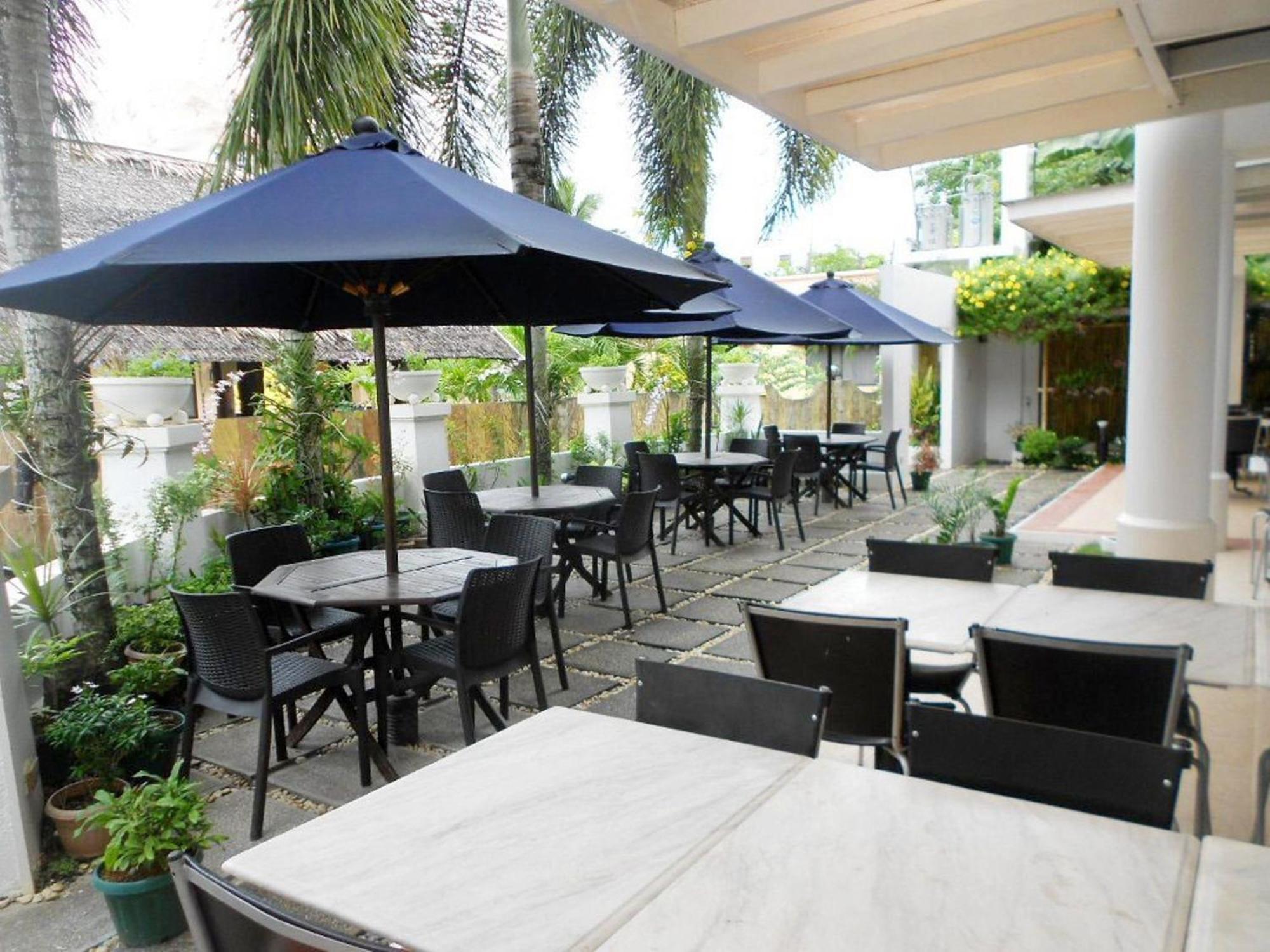 One Crescent Place Hotel Balabag  Bagian luar foto
