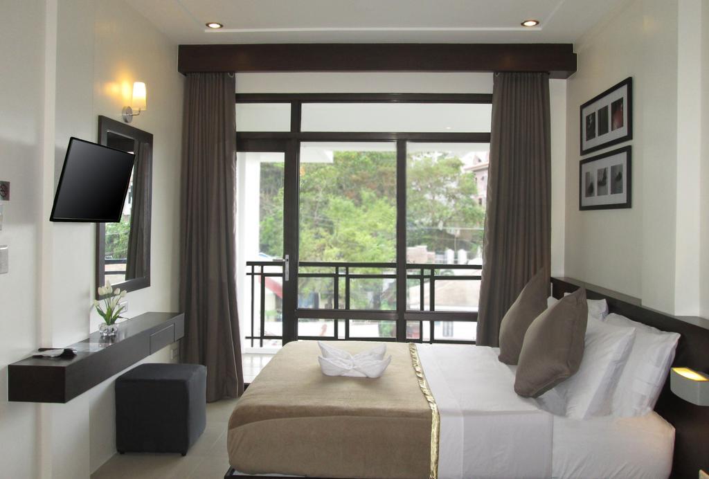 One Crescent Place Hotel Balabag  Bagian luar foto
