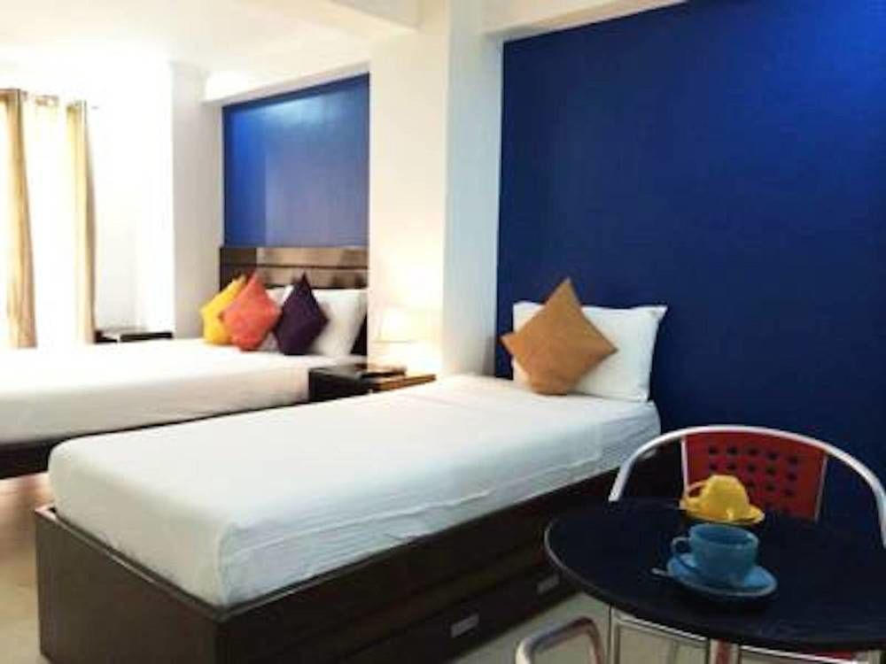 One Crescent Place Hotel Balabag  Bagian luar foto