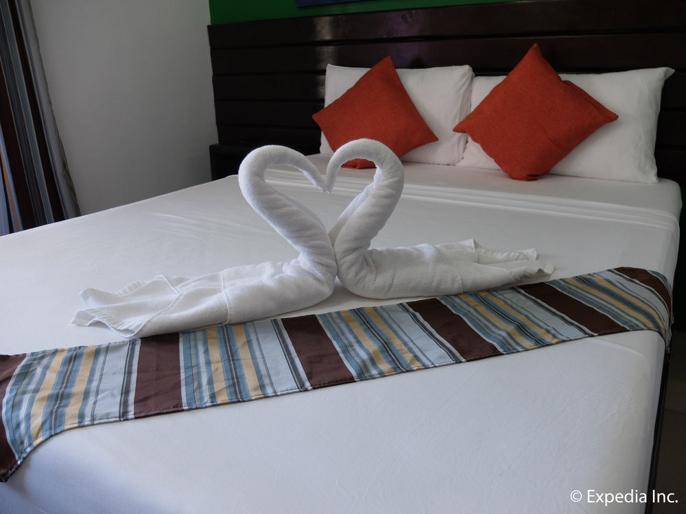 One Crescent Place Hotel Balabag  Bagian luar foto