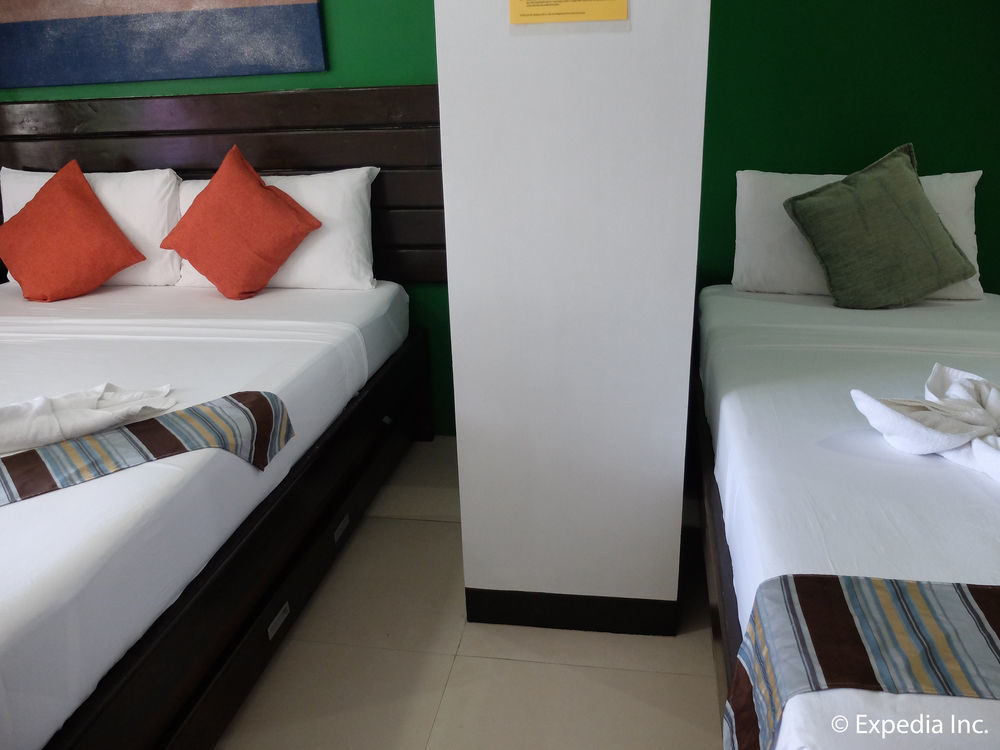 One Crescent Place Hotel Balabag  Bagian luar foto