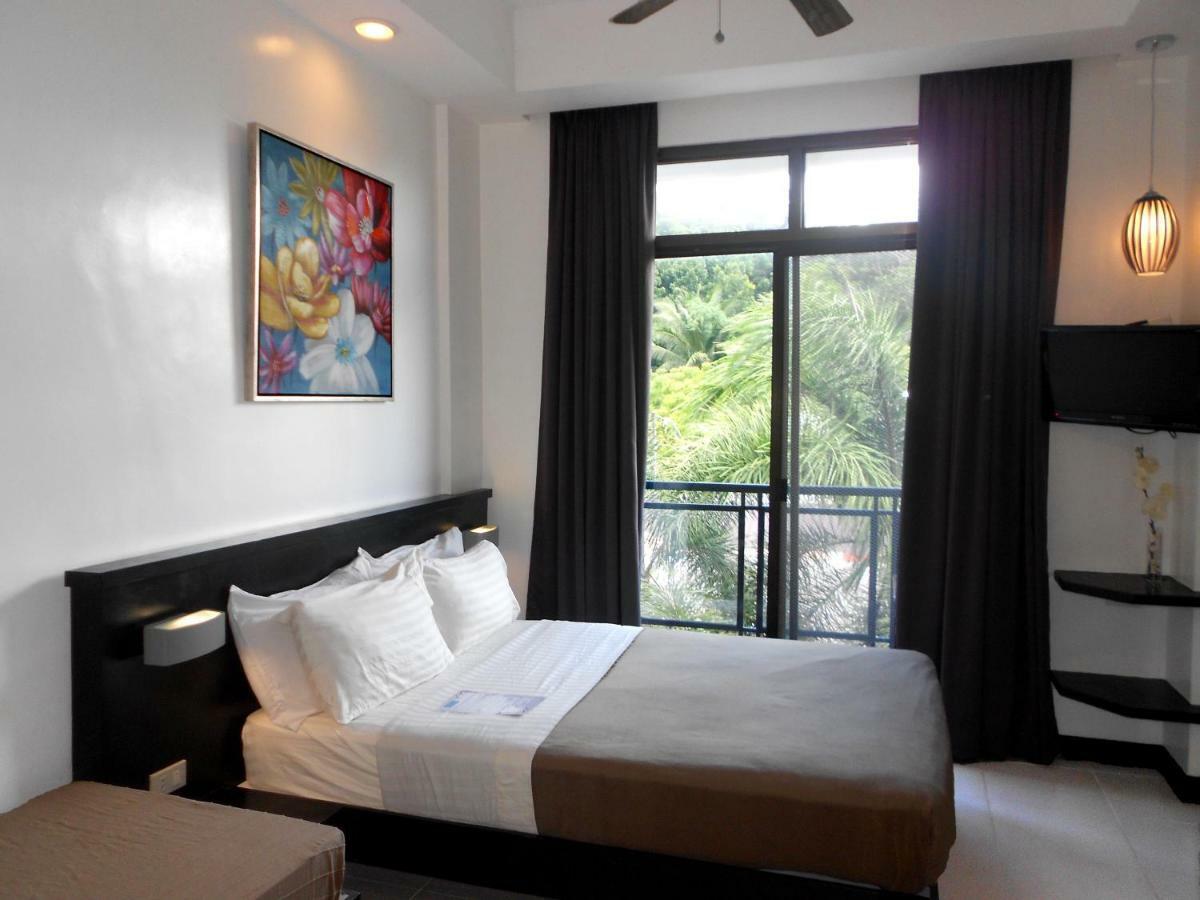One Crescent Place Hotel Balabag  Bagian luar foto