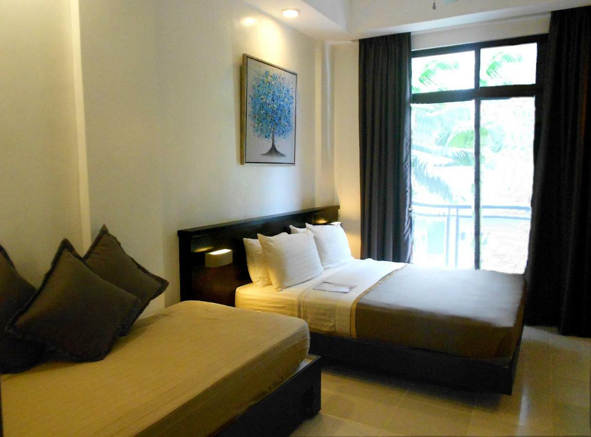 One Crescent Place Hotel Balabag  Bagian luar foto