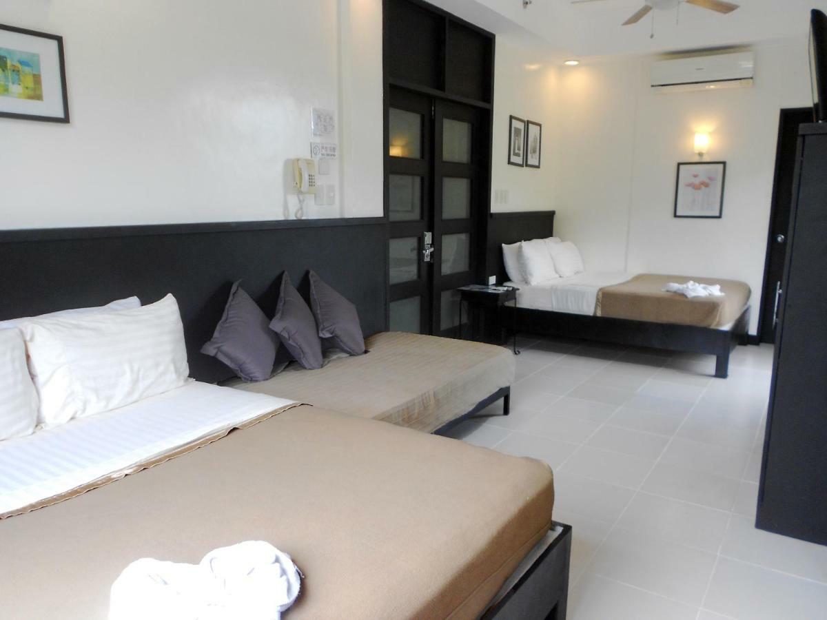 One Crescent Place Hotel Balabag  Bagian luar foto