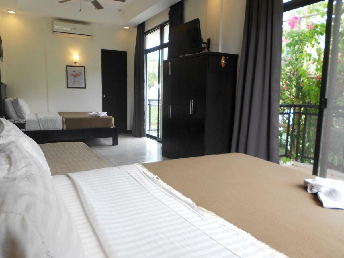 One Crescent Place Hotel Balabag  Bagian luar foto