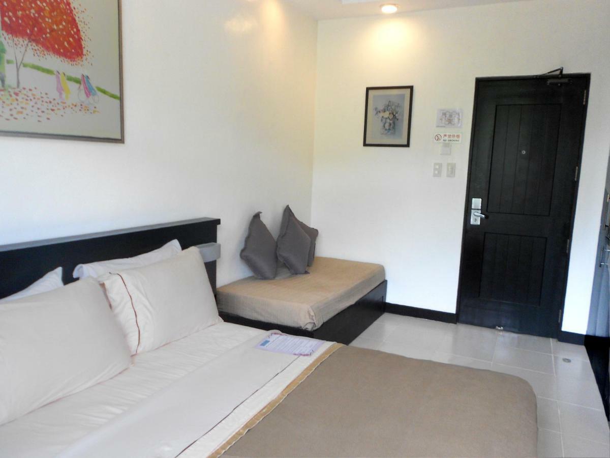 One Crescent Place Hotel Balabag  Bagian luar foto