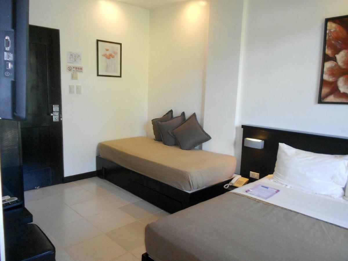 One Crescent Place Hotel Balabag  Bagian luar foto