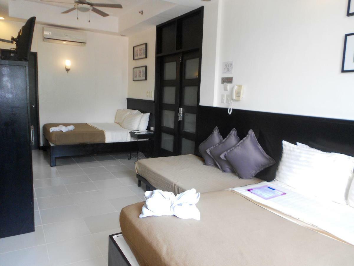 One Crescent Place Hotel Balabag  Bagian luar foto