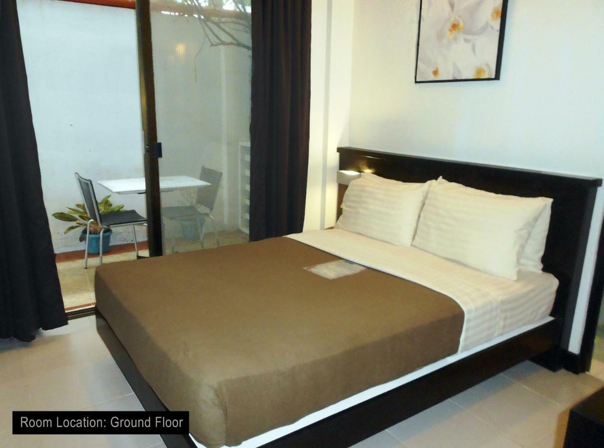 One Crescent Place Hotel Balabag  Bagian luar foto