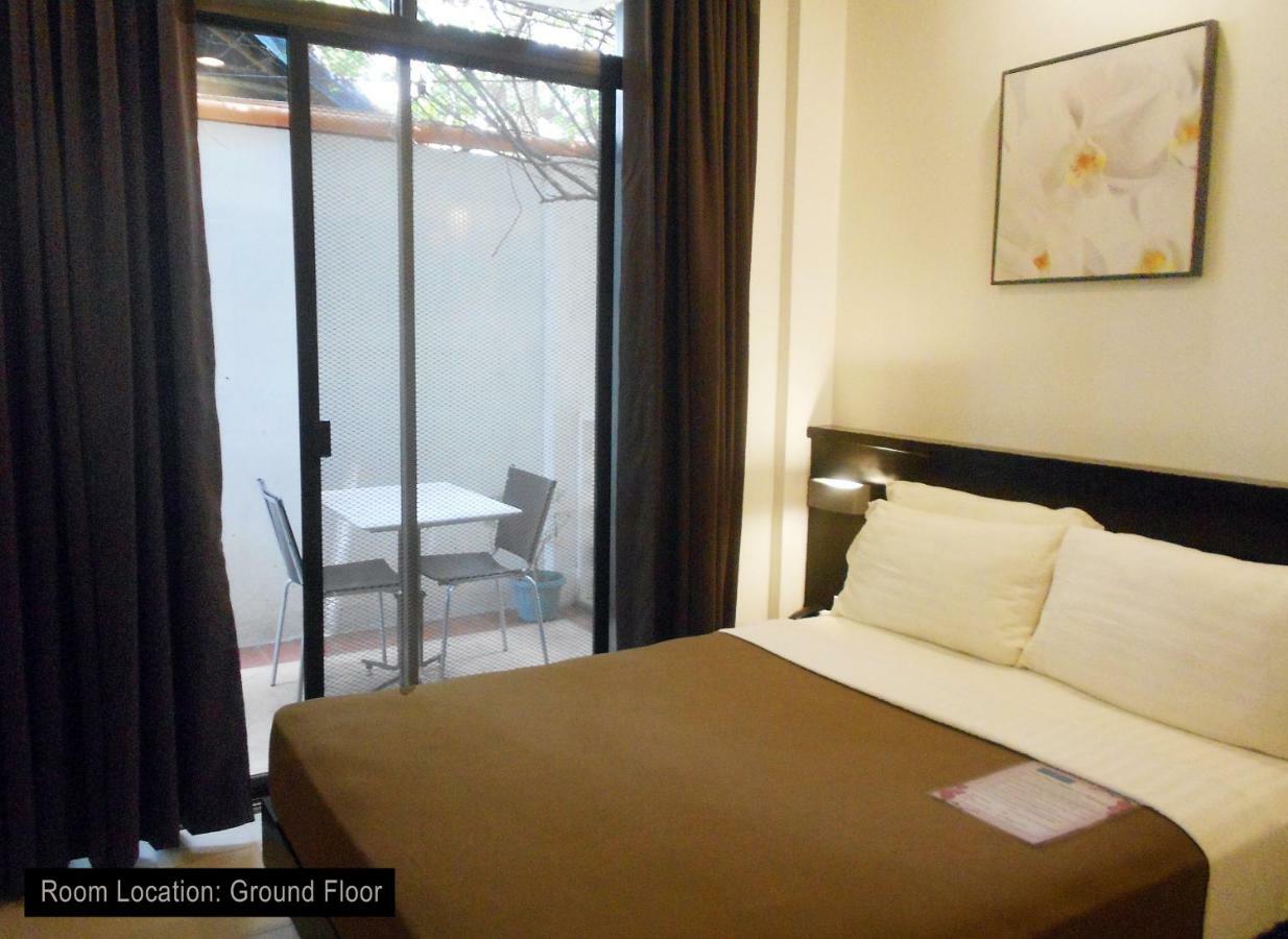 One Crescent Place Hotel Balabag  Bagian luar foto