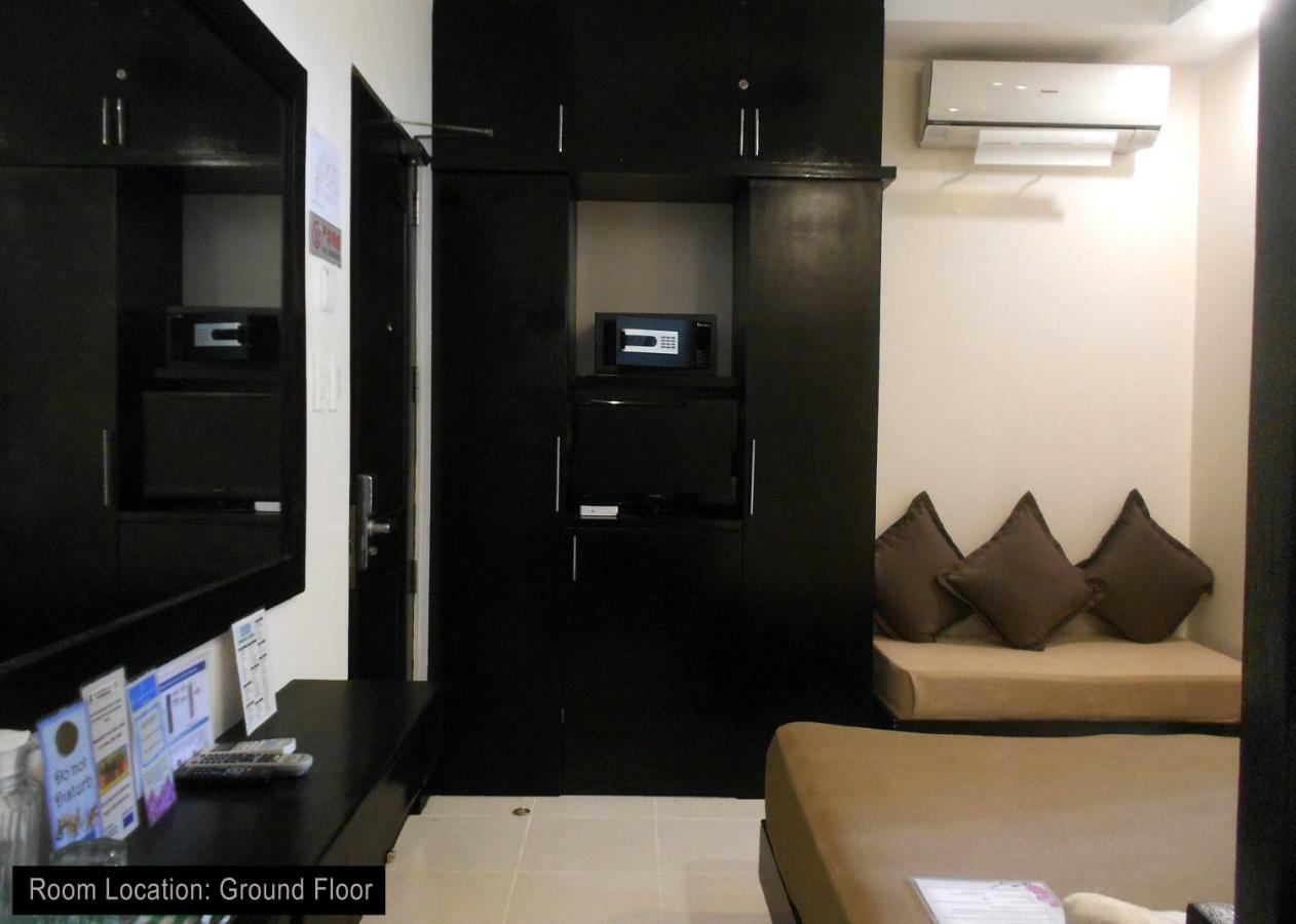 One Crescent Place Hotel Balabag  Bagian luar foto