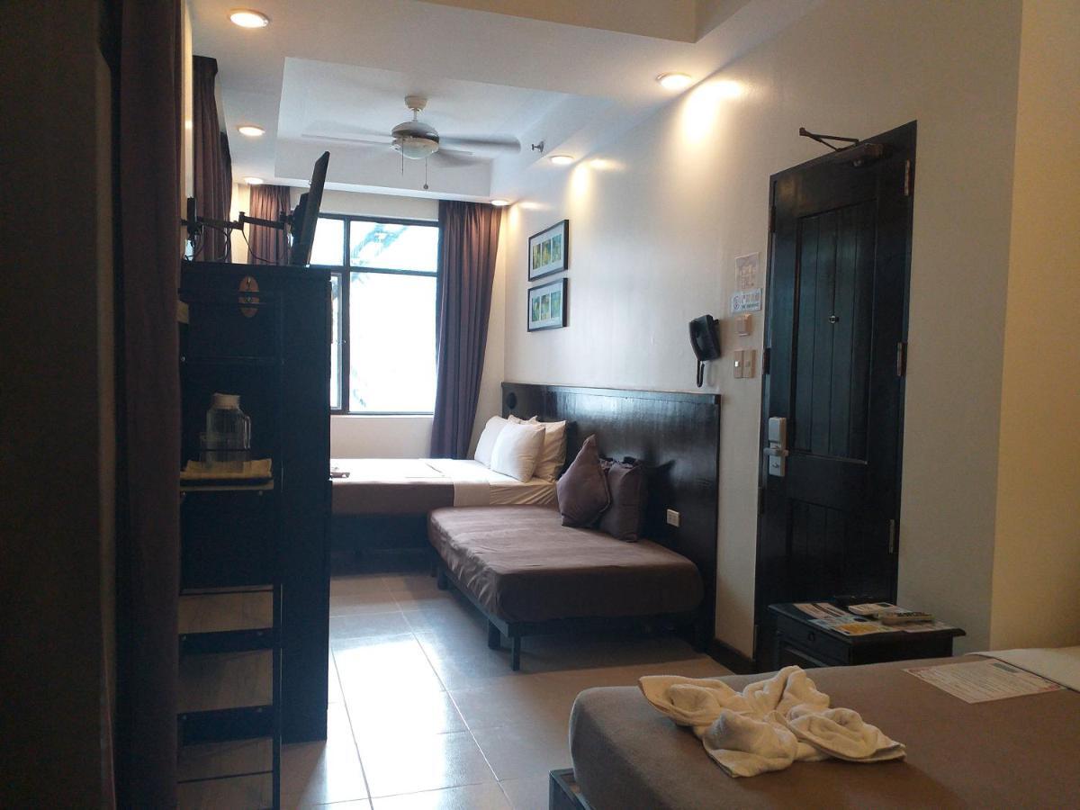 One Crescent Place Hotel Balabag  Bagian luar foto