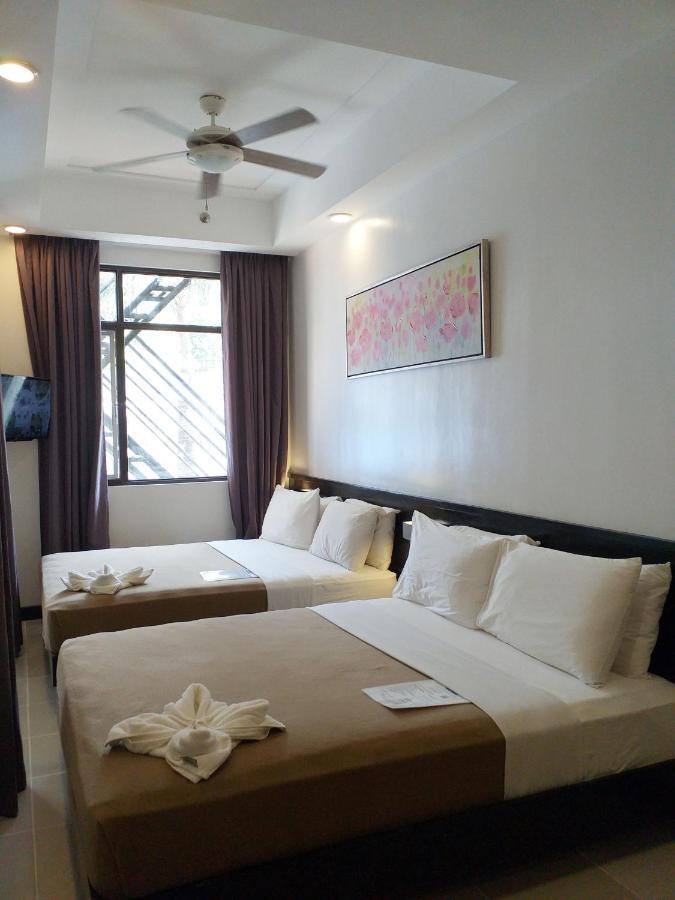 One Crescent Place Hotel Balabag  Bagian luar foto
