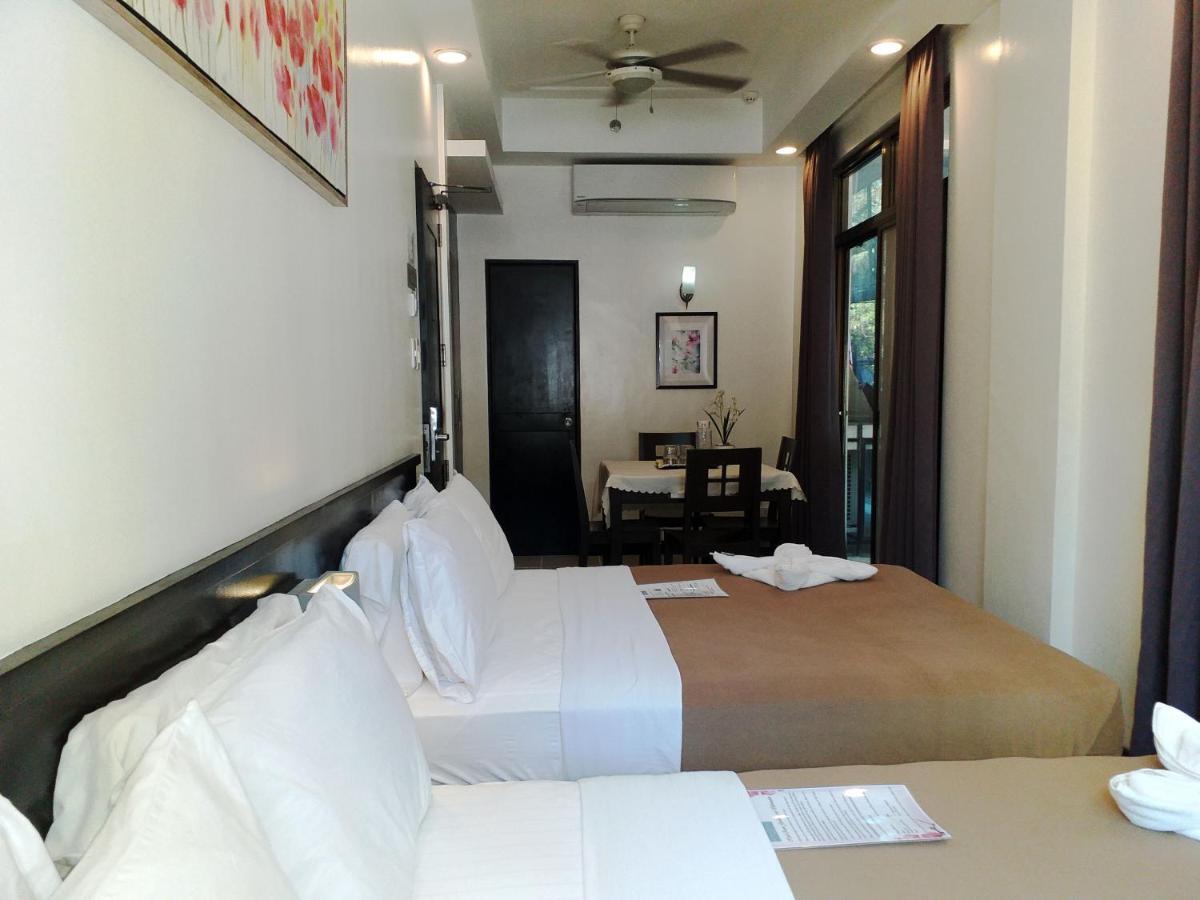 One Crescent Place Hotel Balabag  Bagian luar foto
