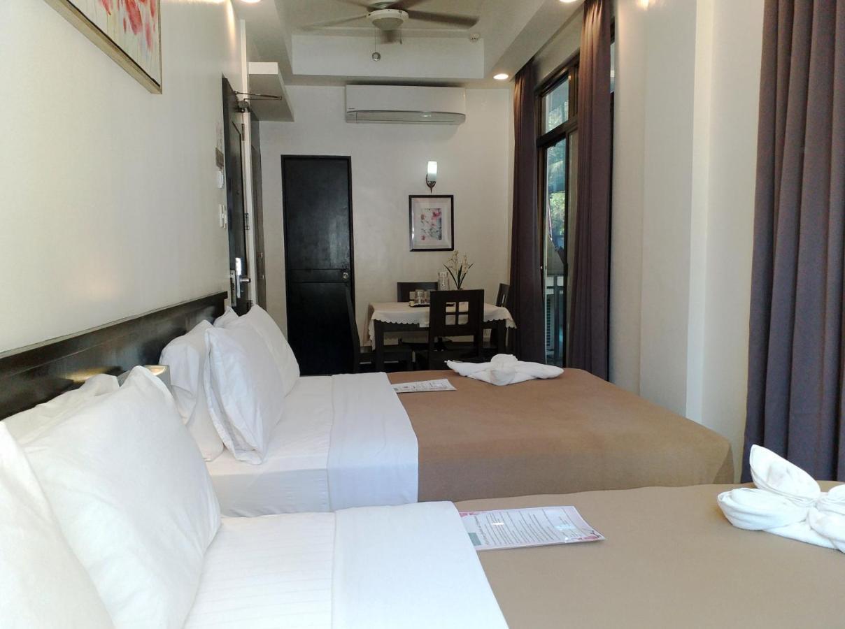 One Crescent Place Hotel Balabag  Bagian luar foto