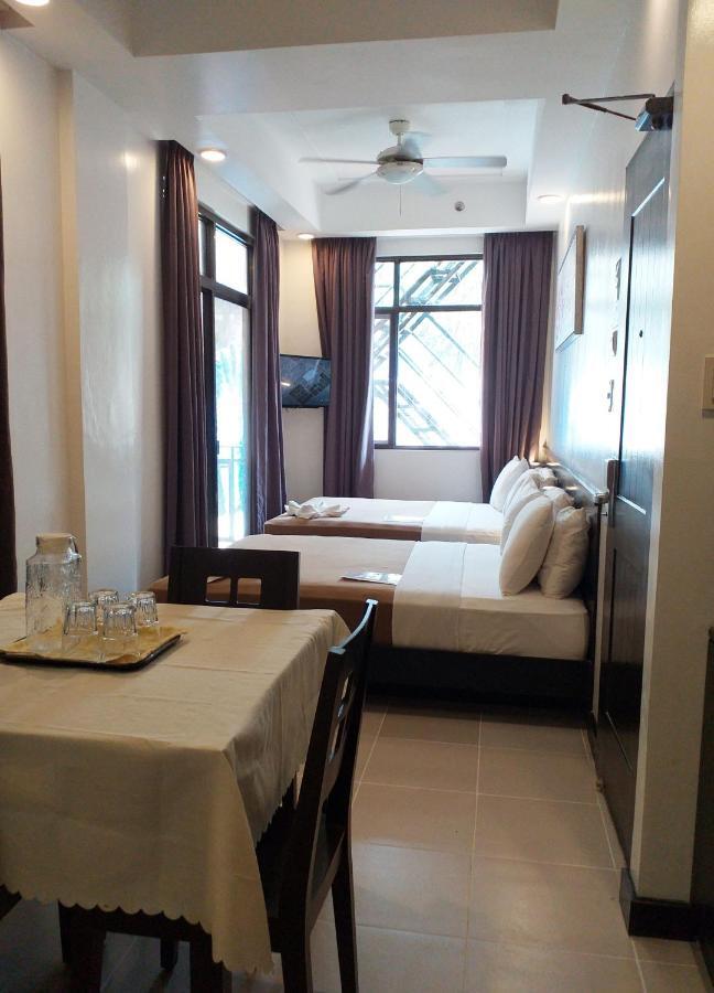 One Crescent Place Hotel Balabag  Bagian luar foto